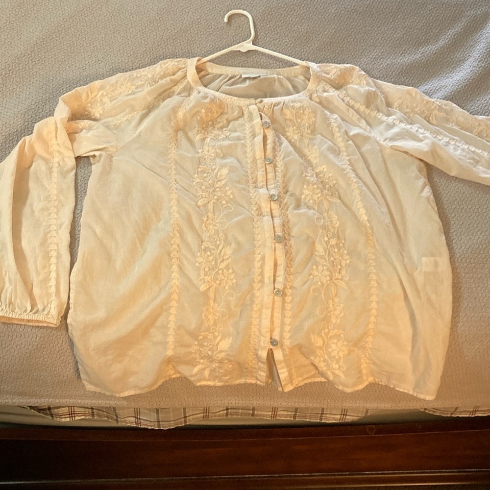 Jjill blouse

Size Medium
Button down, blush pink, perfect dress up or down